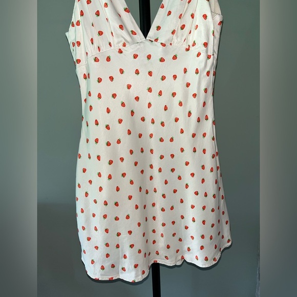 ZARA Strawberry Print Viscose Mini Fit Flare Dress V-neck | size Medium - Picture 2 of 7